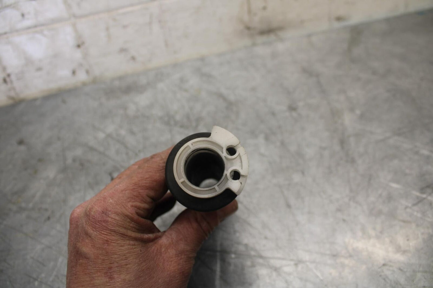 1998 Suzuki TL1000S RIGHT THROTTLE GRIP BB508