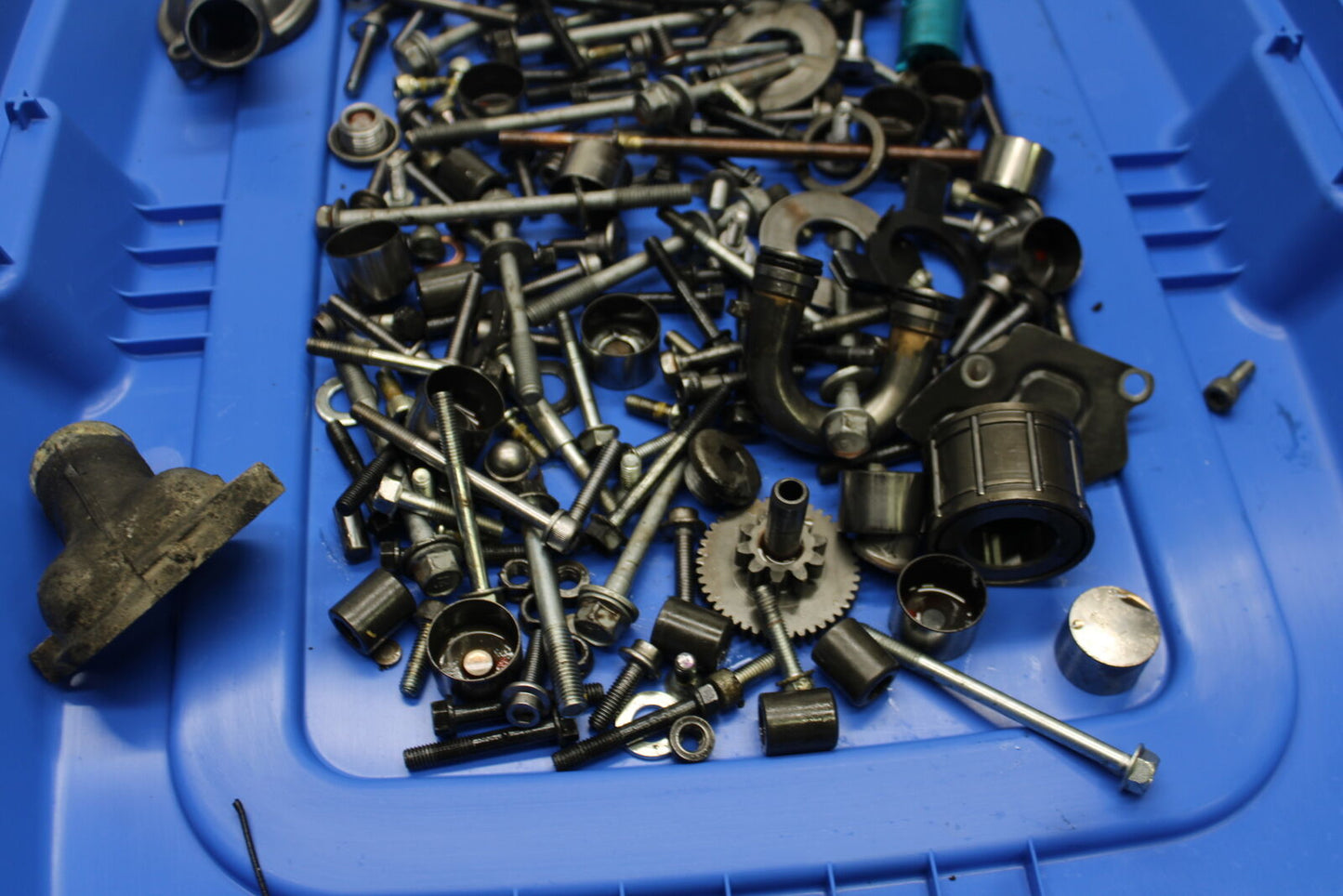 06 YAMAHA YZF R6 MOUNTING BOLTS HARDWARE MOTOR SCREWS BB716