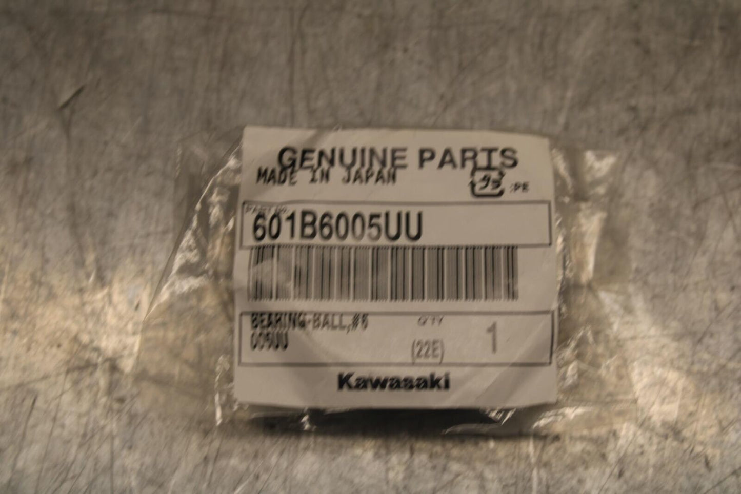 17 KAWASAKI Z900 ZR900 WHEEL BEARING AND OIL SEAL BB549