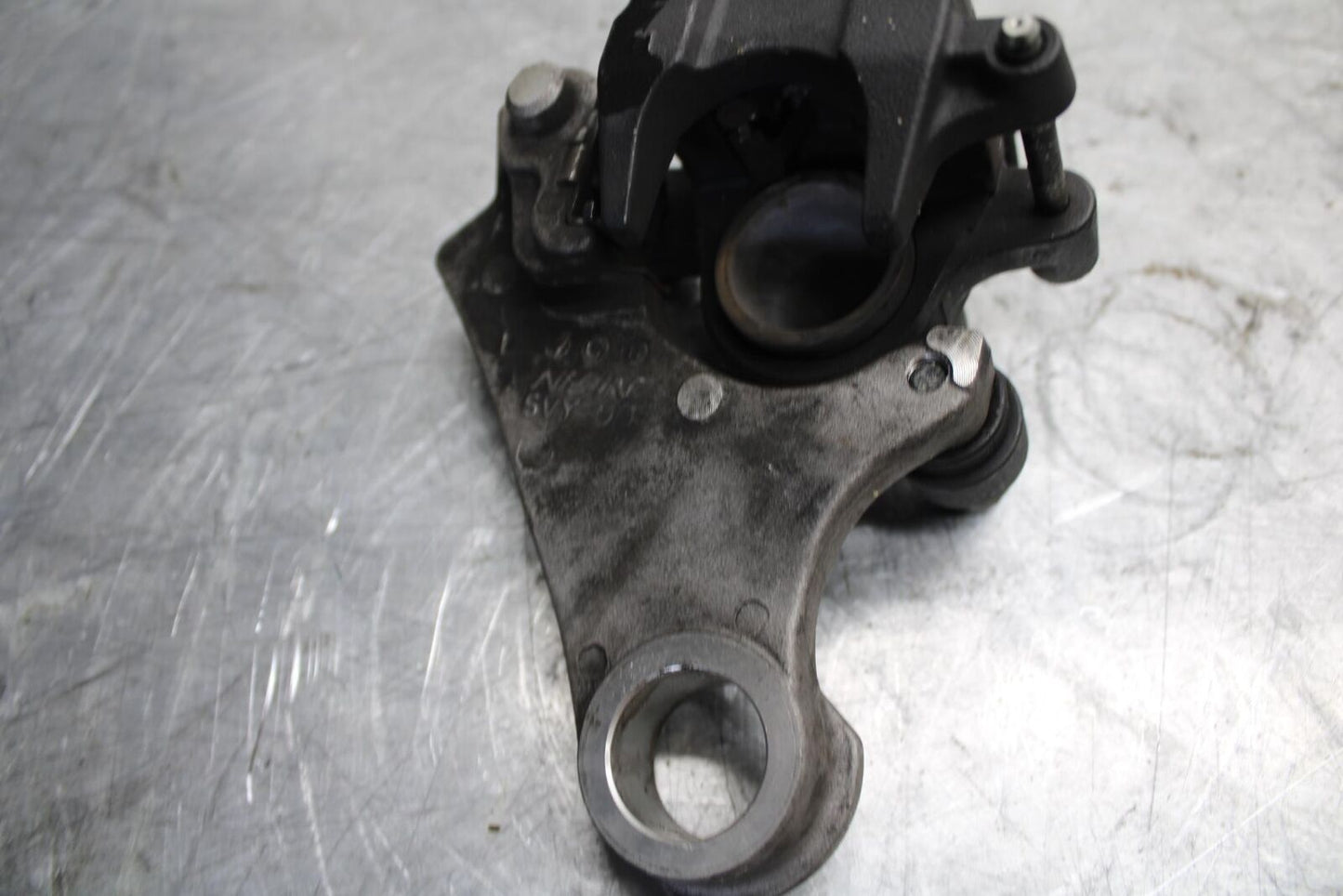2007 Yamaha YZF R1 REAR BACK BRAKE CALIPER W MOUNT BRACKET 5VY-2580W-12-00 BB523