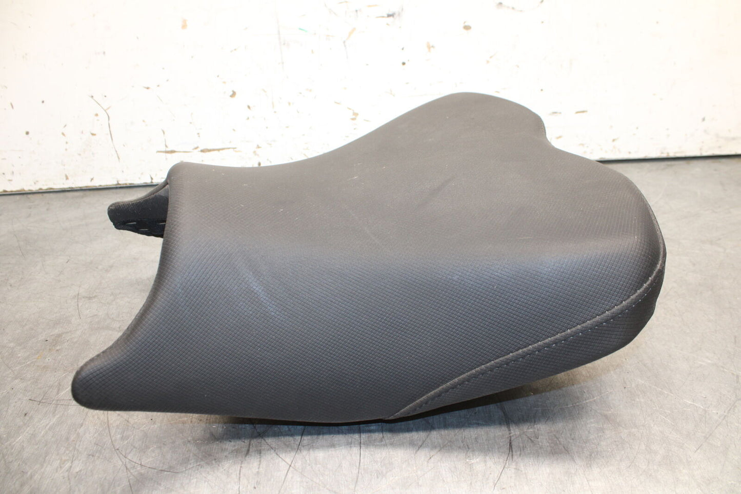 19-22 KAWASAKI Z400 FRONT DRIVERS SEAT PAD SADDLE PILLION BB738