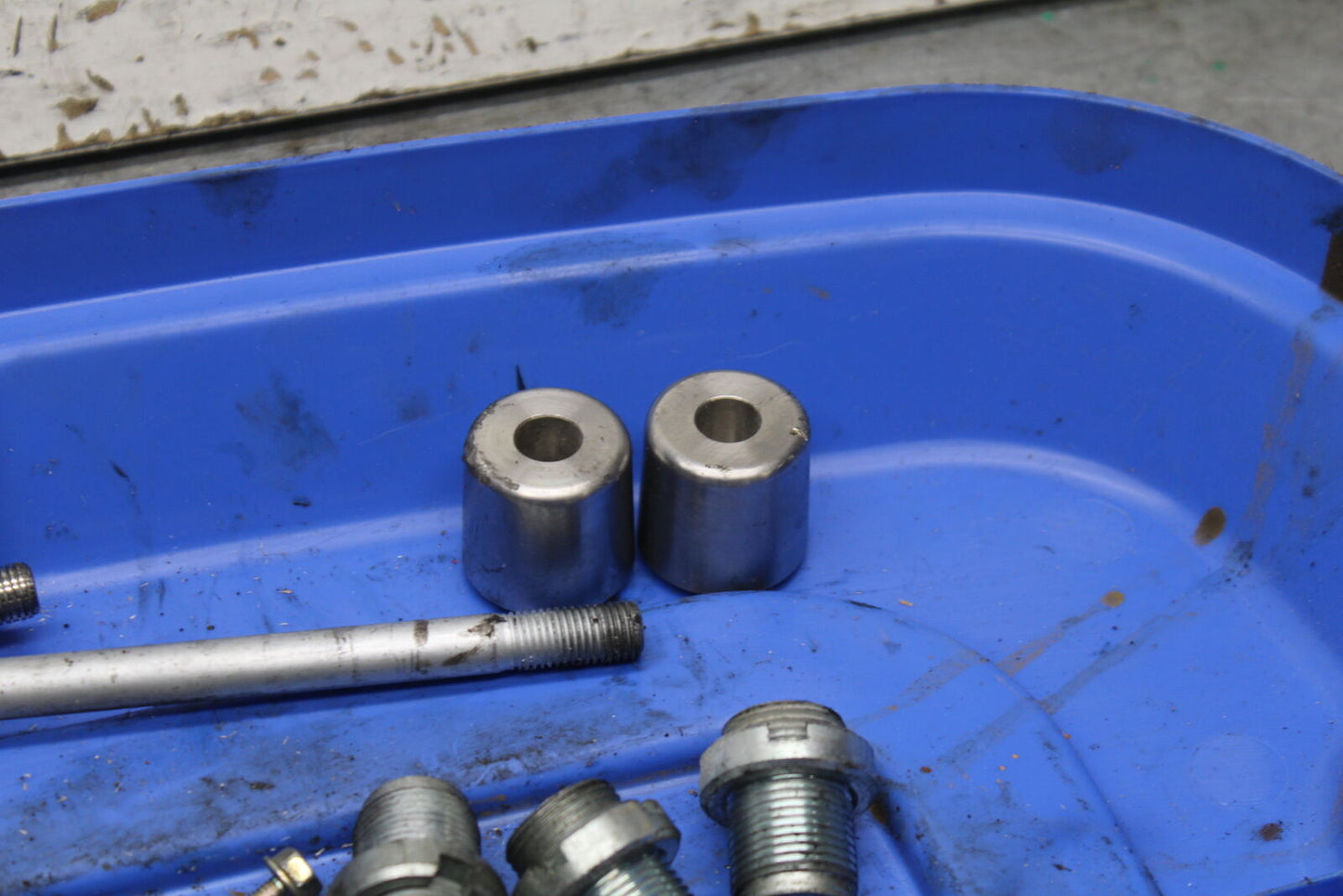 03-04 TRIUMPH DAYTONA 600 MOUNTING BOLTS HARDWARE MOTOR SCREWS BB745