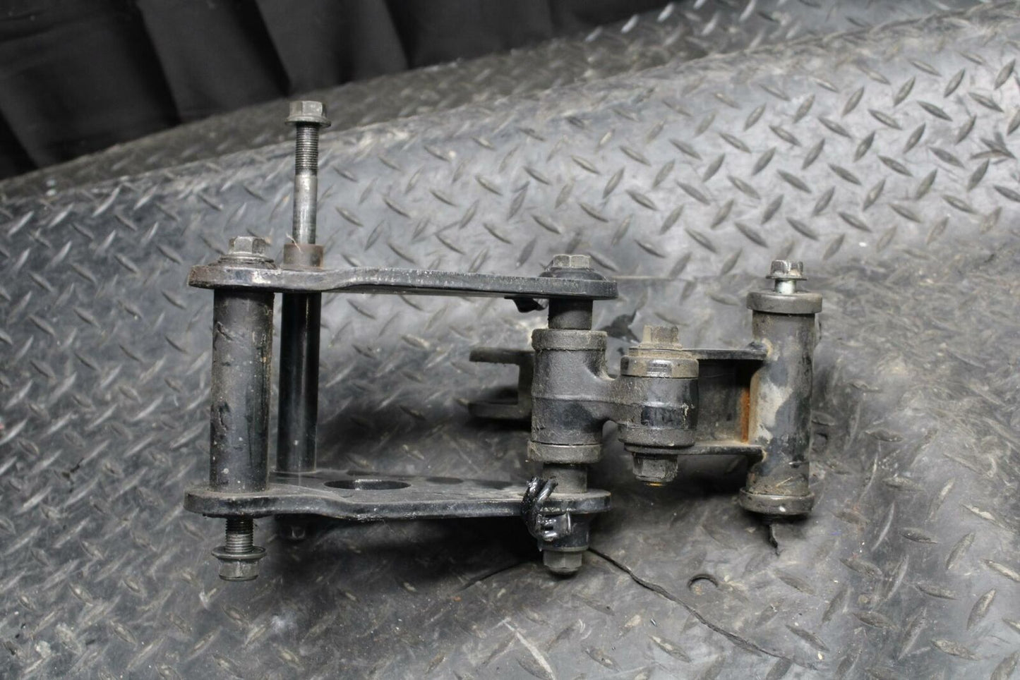 86 SUZUKI GS750ES REAR DOGBONE SHOCK LINKAGE LINK BB233