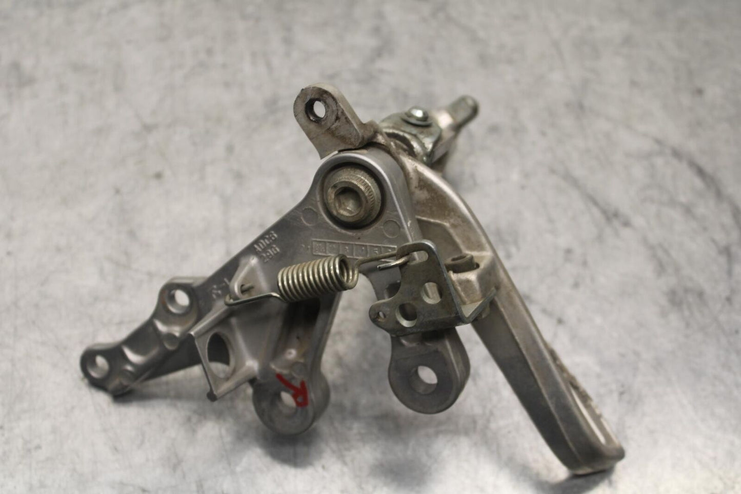 04-05 SUZUKI GSXR750 RIGHT REARSET REAR SET DRIVER FOOT PEG REST STOP BB81