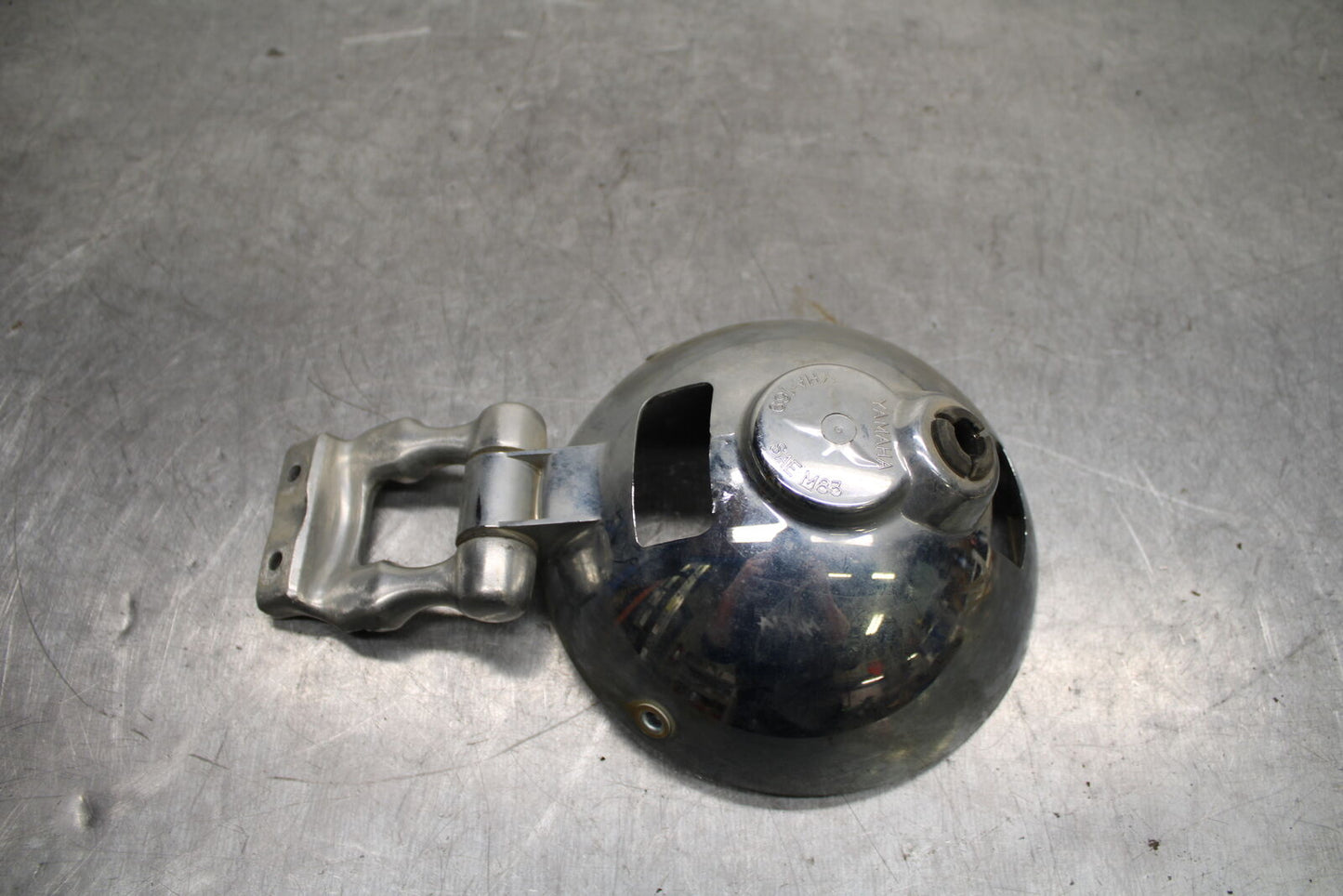 1984 Yamaha Virago 1000 HEADLIGHT CASE HOUSING BUCKET BB117