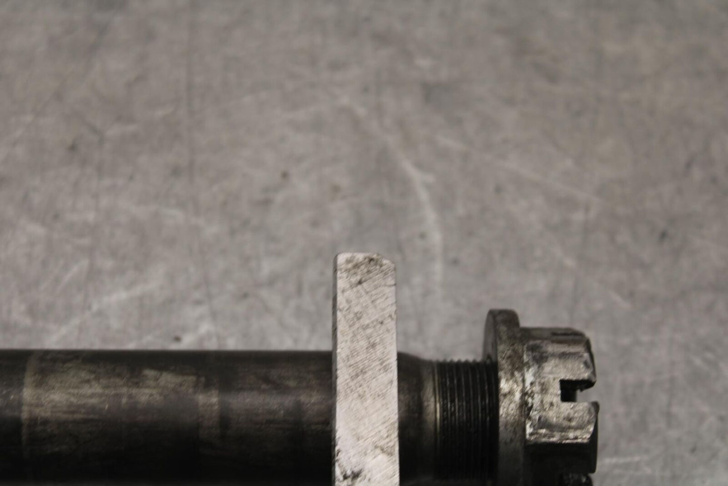 01-03 SUZUKI GSXR600 REAR AXLE BACK WHEEL RIM PIVOT BOLT AXEL 64711-33E10 BB639