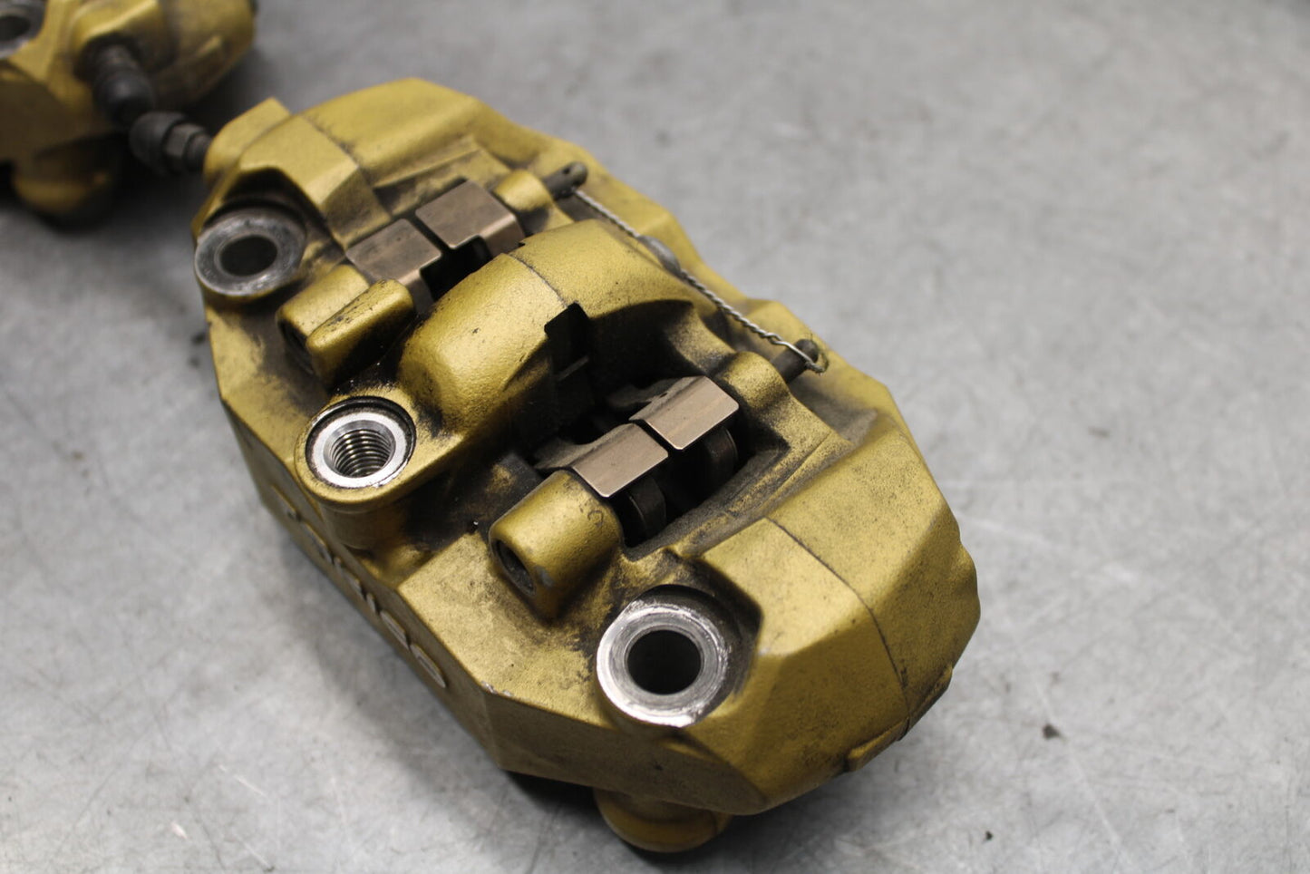 04-05 SUZUKI GSXR600 RIGHT LEFT FRONT BRAKE CALIPER SET PAIR CALIPERS BB658