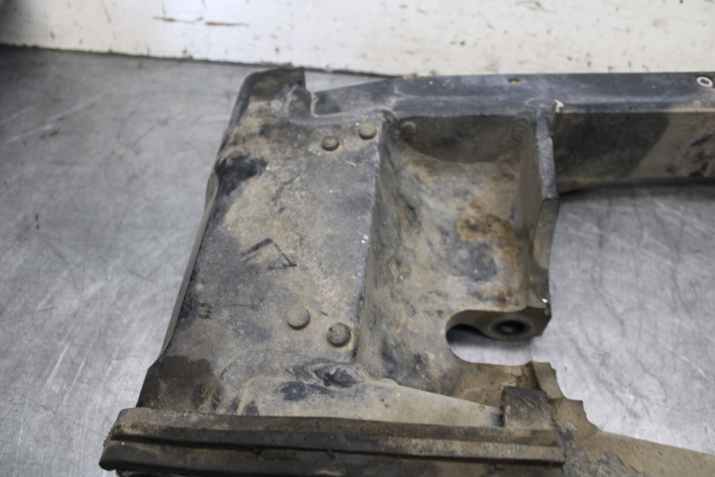 01-06 TRIUMPH TIGER 955I REAR SWINGARM BACK SUSPENSION SWING ARM BB693