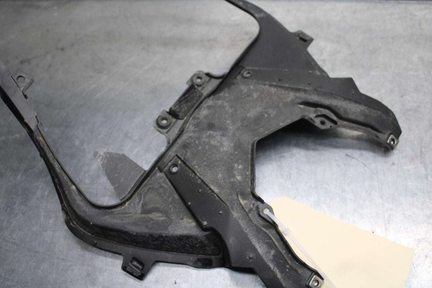 23 KAWASAKI NINJA ZX6R 636 CENTER REAR BACK TAIL FAIRING COVER TRIM COWL BB609