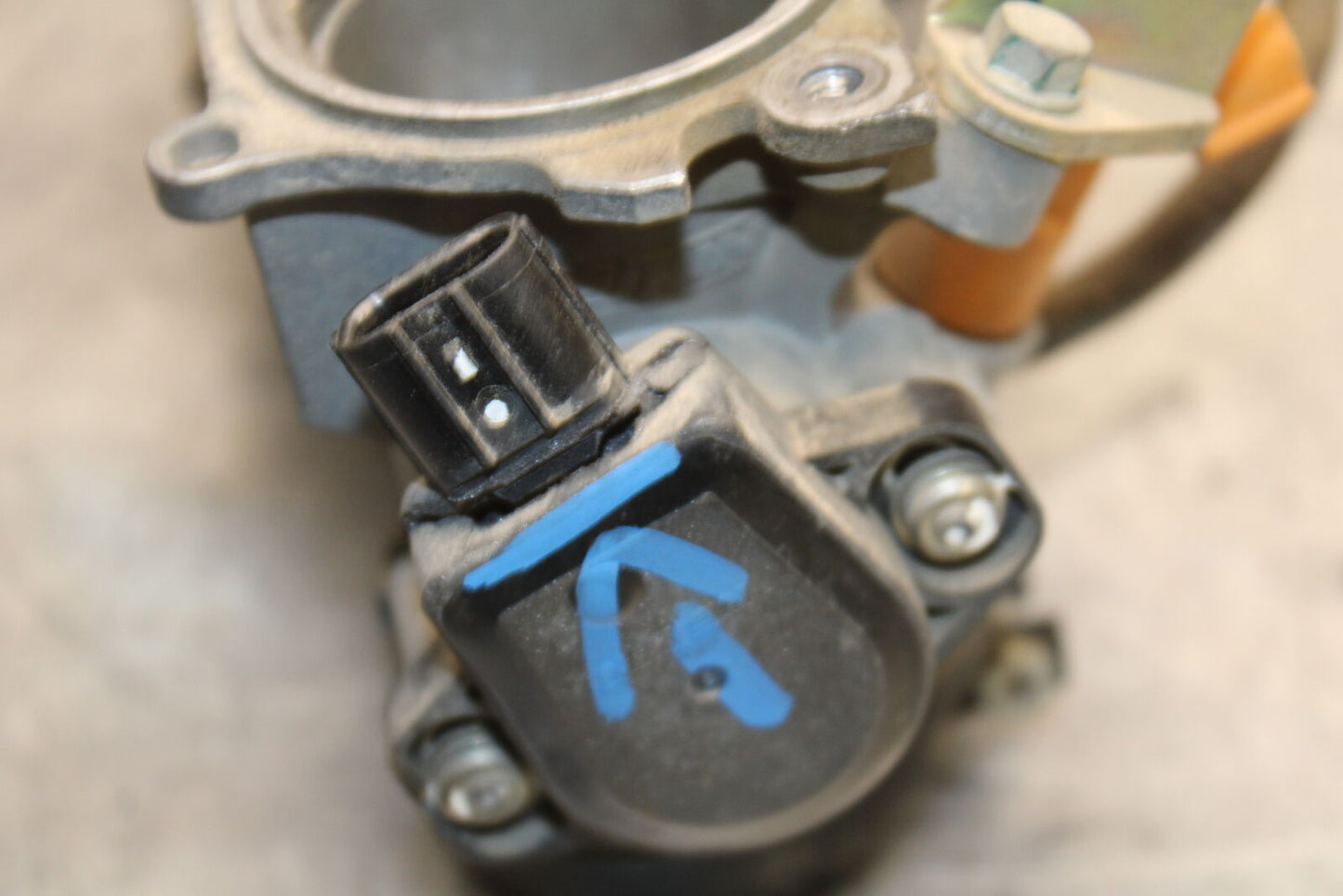 05-06 HONDA CBR600RR MAIN FUEL INJECTORS / THROTTLE BODIES BB739