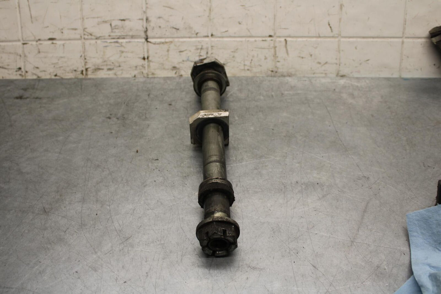 2001 Suzuki GSXR600 REAR AXLE BACK WHEEL RIM PIVOT BOLT AXEL 64711-33E10 BB59