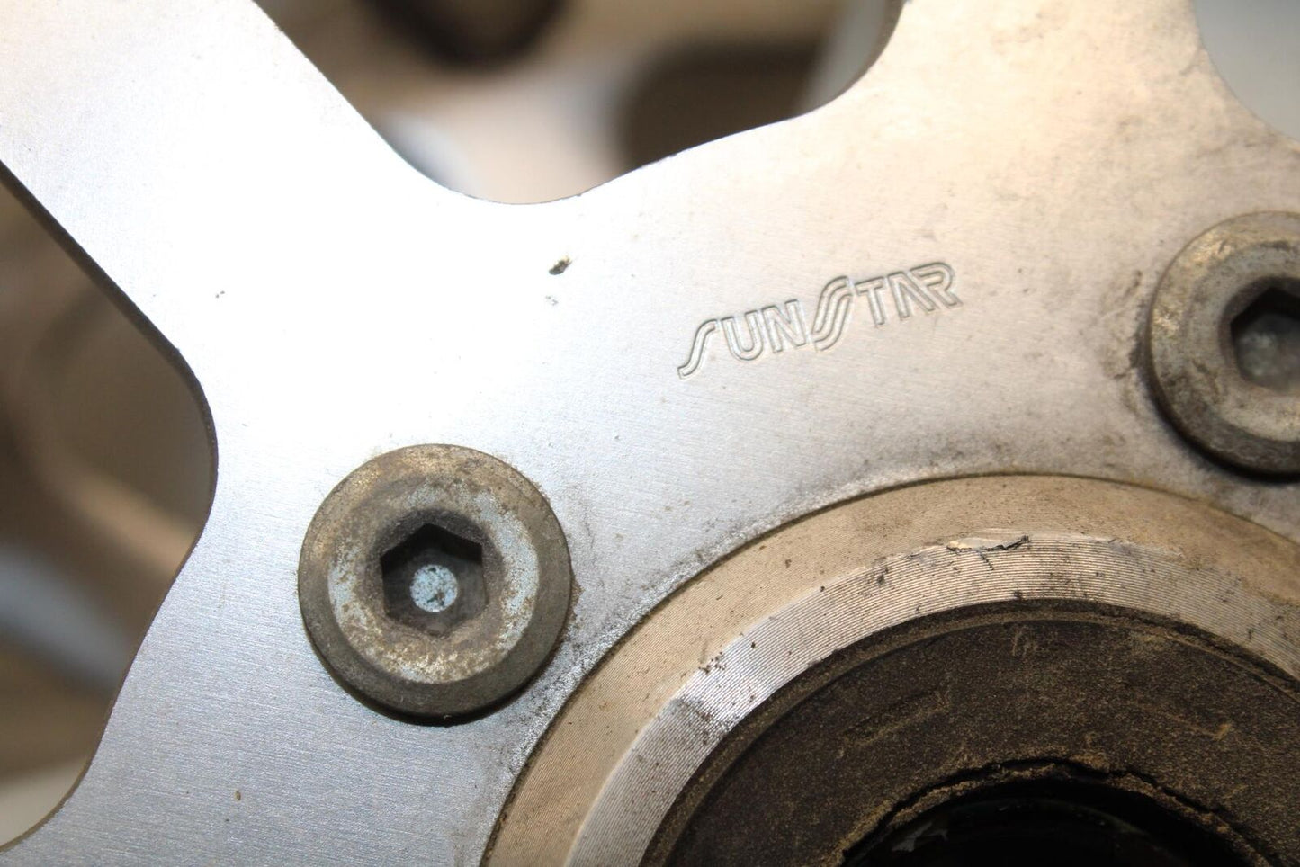 1999 Suzuki GSXR600 FRONT WHEEL AND LEFT RIGHT BRAKE ROTORS DISCS BB580