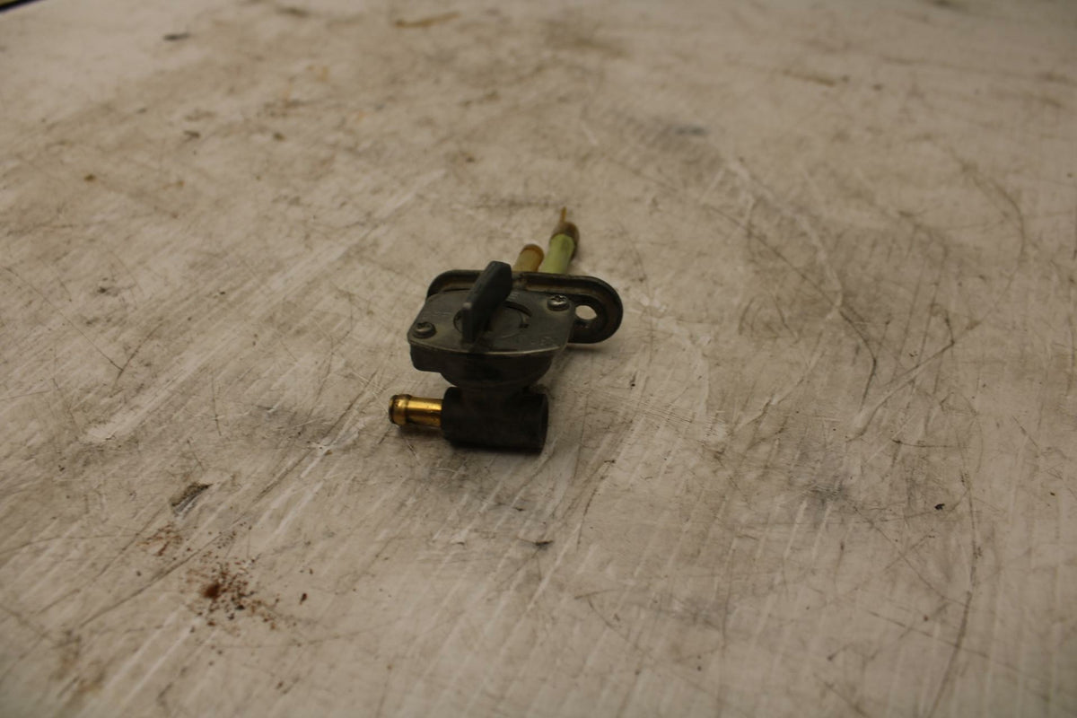 2005 Polaris Predator 500 FUEL GAS TANK PETCOCK SHUT ON OFF VALVE BB269