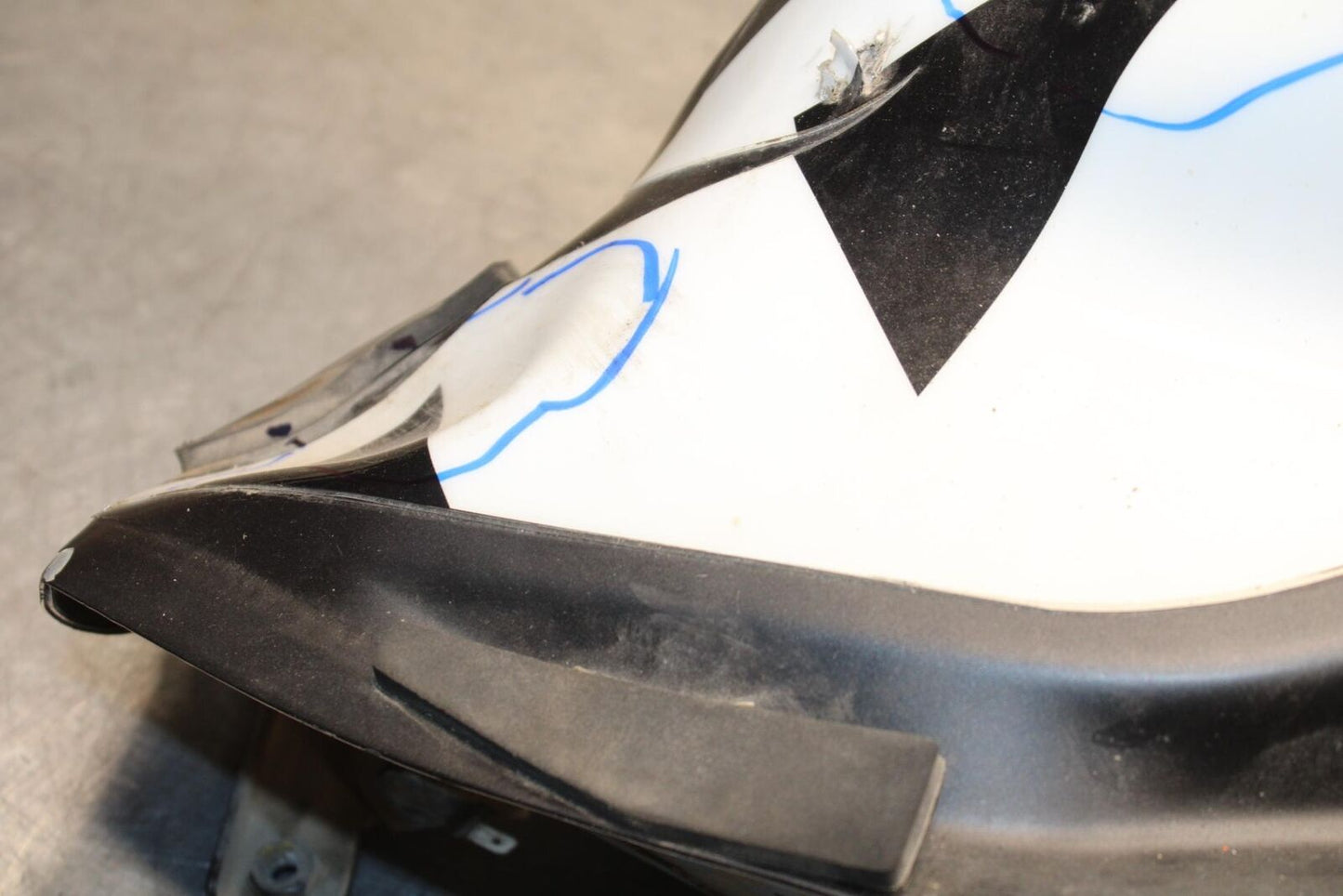 20-24 KTM 890 DUKE R GAS TANK FUEL CELL PETROL RESERVOIR BB627