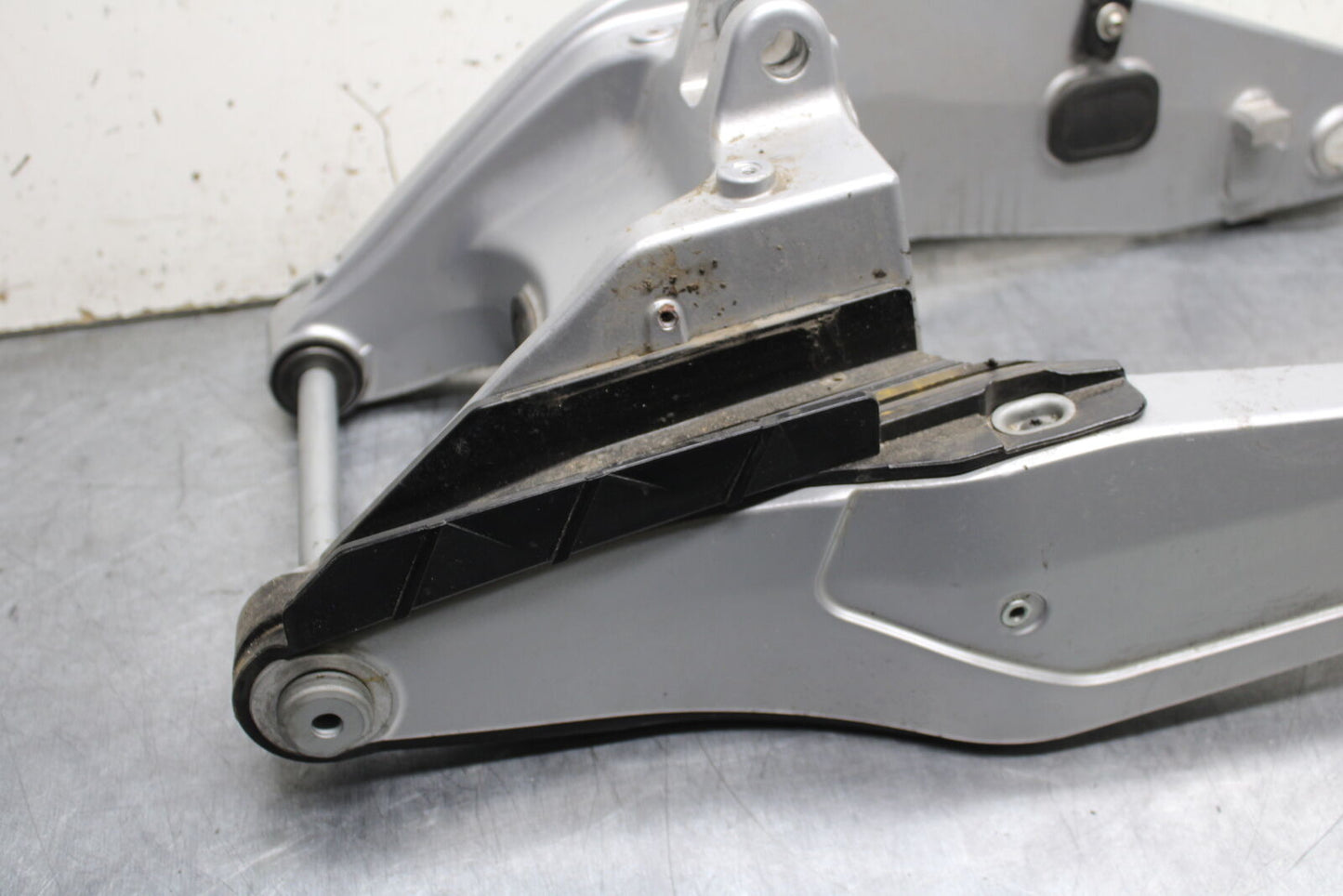 21-24 APRILIA TUONO 660 FACTORY REAR SWINGARM BACK SUSPENSION SWING ARM BB733