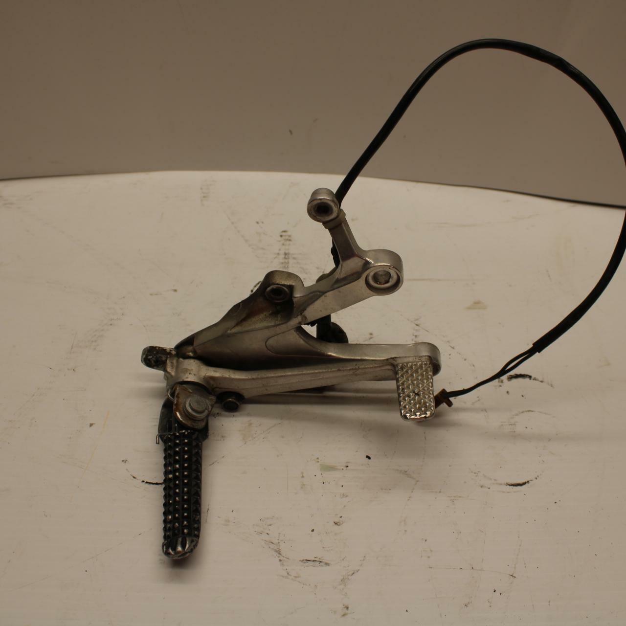 99 YAMAHA YZF R6 RIGHT REARSET REAR SET DRIVER FOOT PEG REST STOP BB246