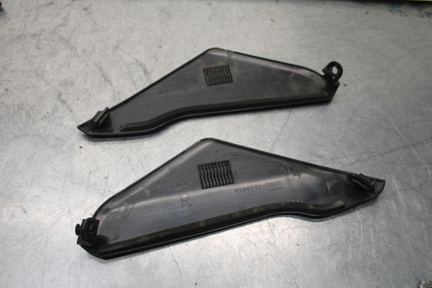 04-05 SUZUKI GSXR750 RIGHT LEFT FRONT SIDE SEAT PANELS TRIMS COWLS BB81