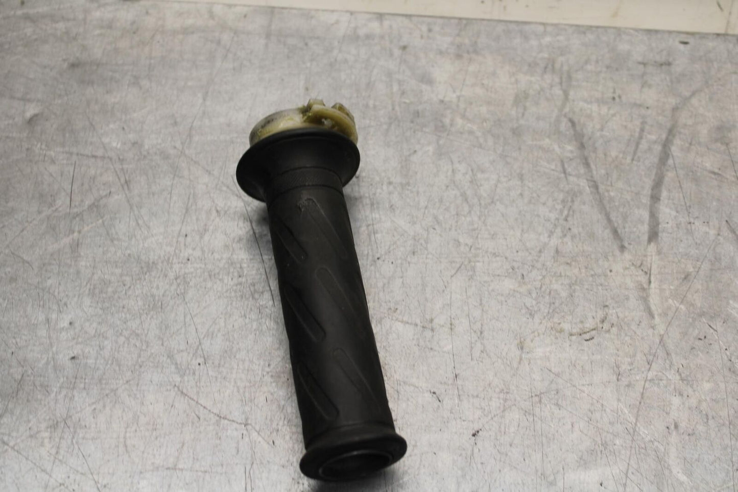 1999 Suzuki GSXR600 RIGHT THROTTLE GRIP 57110-46E02 BB580