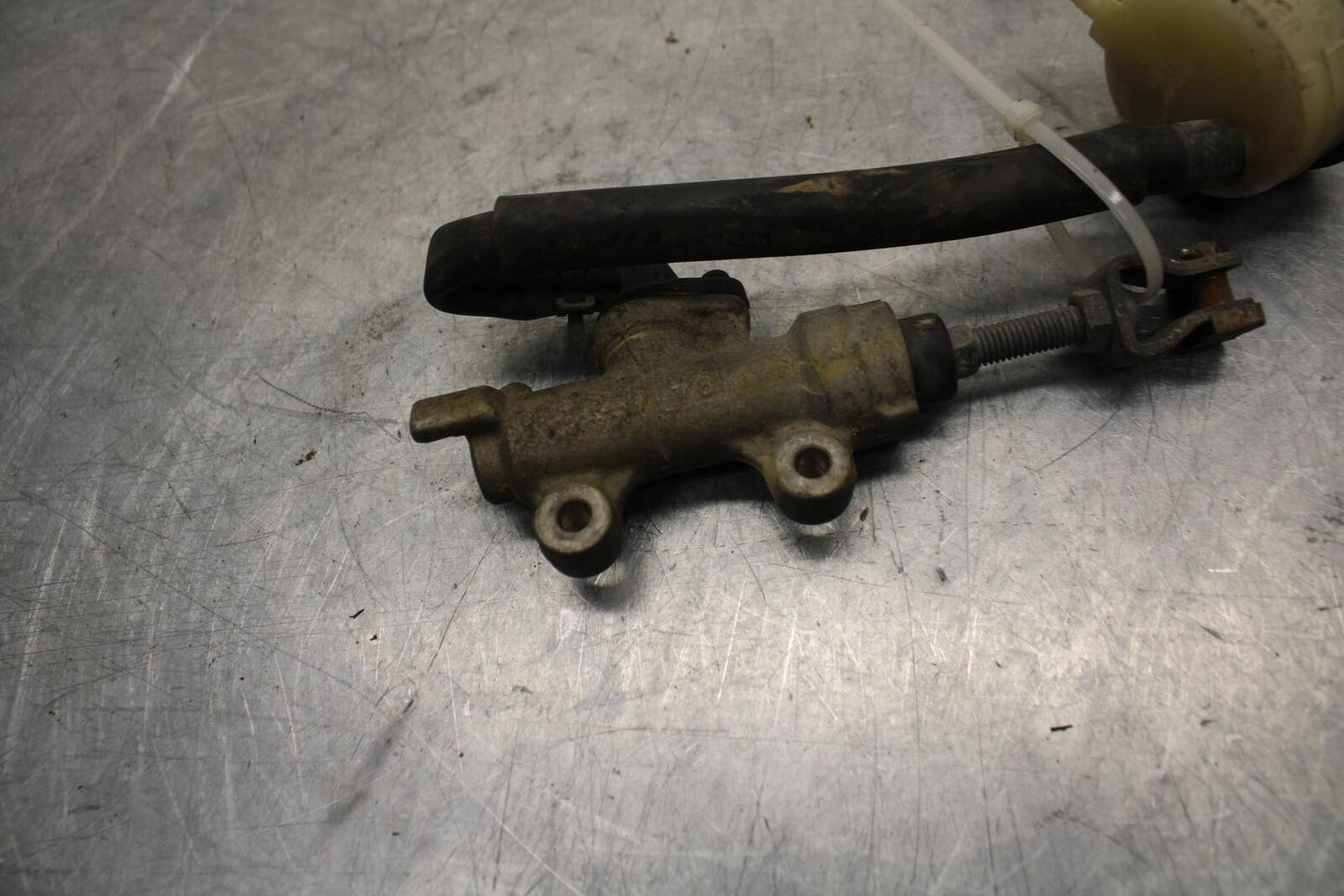 1996 Honda CBR900RR REAR BACK BRAKE MASTER CYLINDER W RESERVOIR BB09