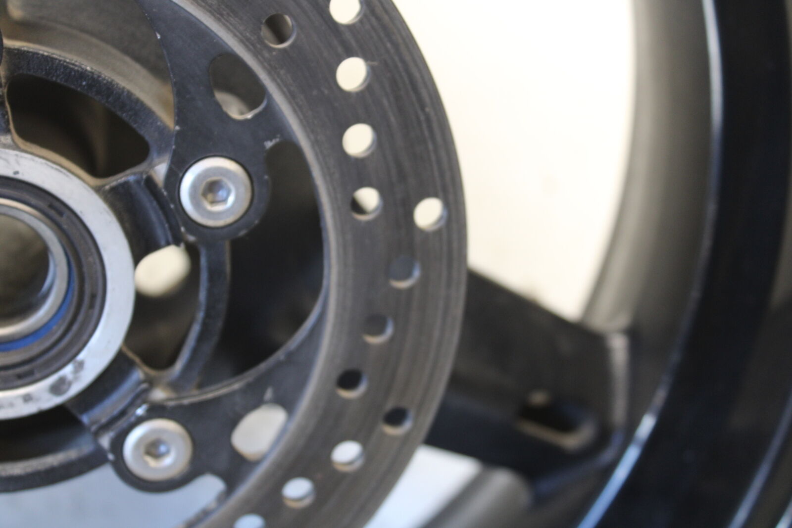 01-02 SUZUKI GSXR1000 REAR WHEEL BACK RIM BB73