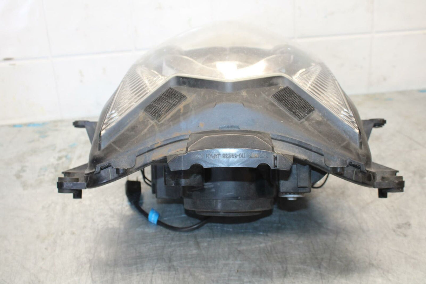 15-21 SUZUKI GSXR600 FRONT HEADLIGHT HEAD LIGHT LAMP BB418 B
