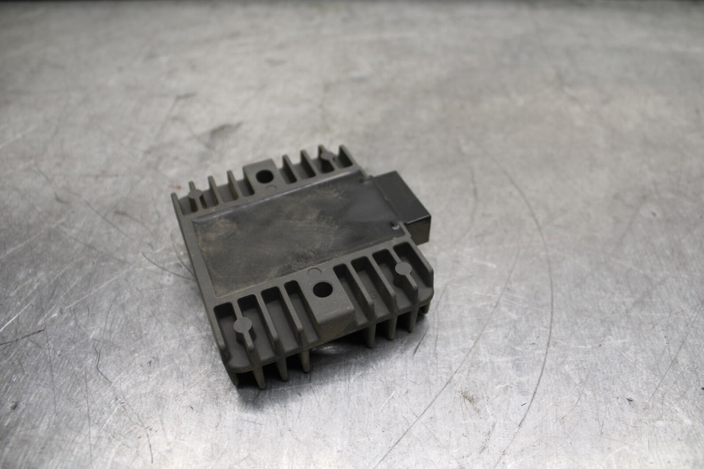 19-24 YAMAHA R3 RECTIFIER VOLTAGE REGULATOR BB736