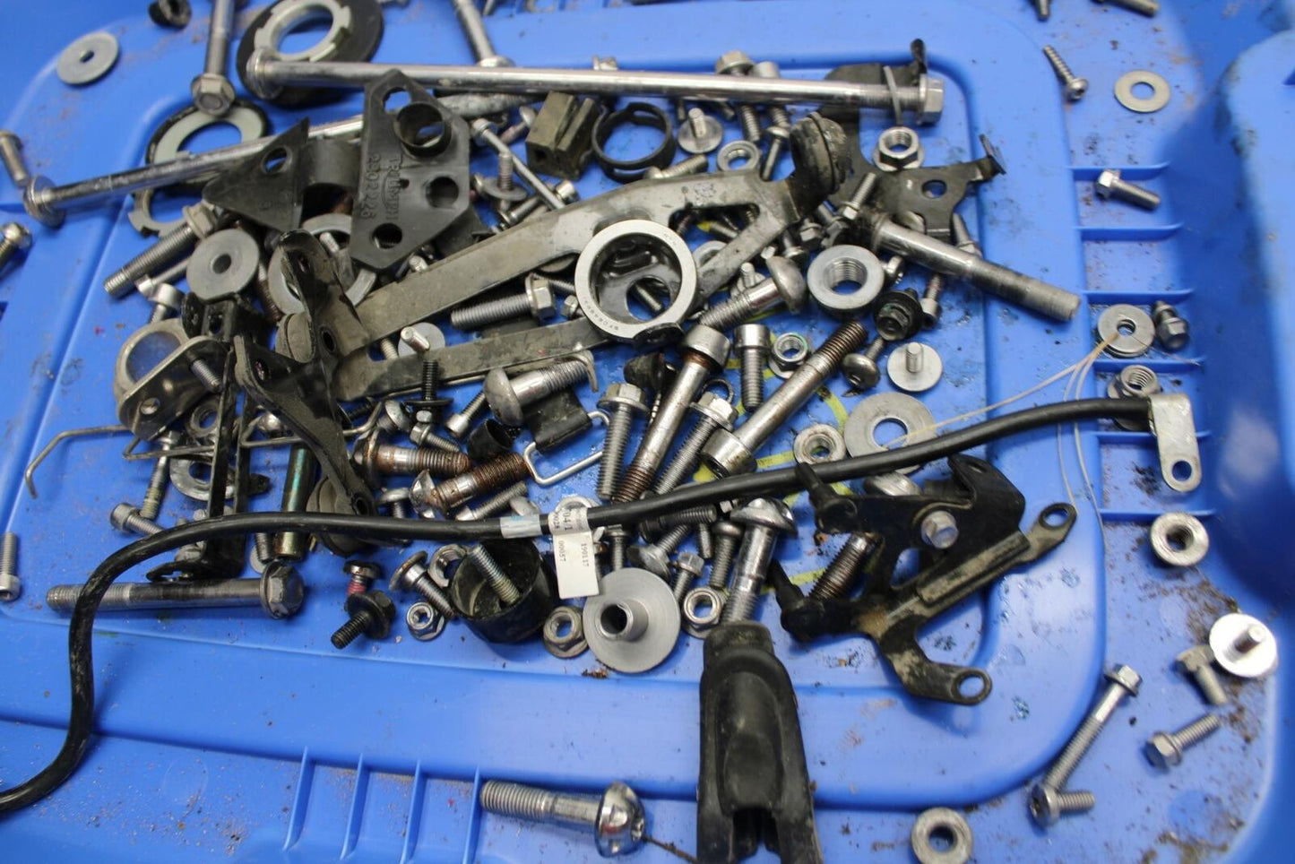17-21 TRIUMPH STREET TRIPPLE R ABS ENGINE LEFTOVER BOLTS HARDWARE MOTOR bb452