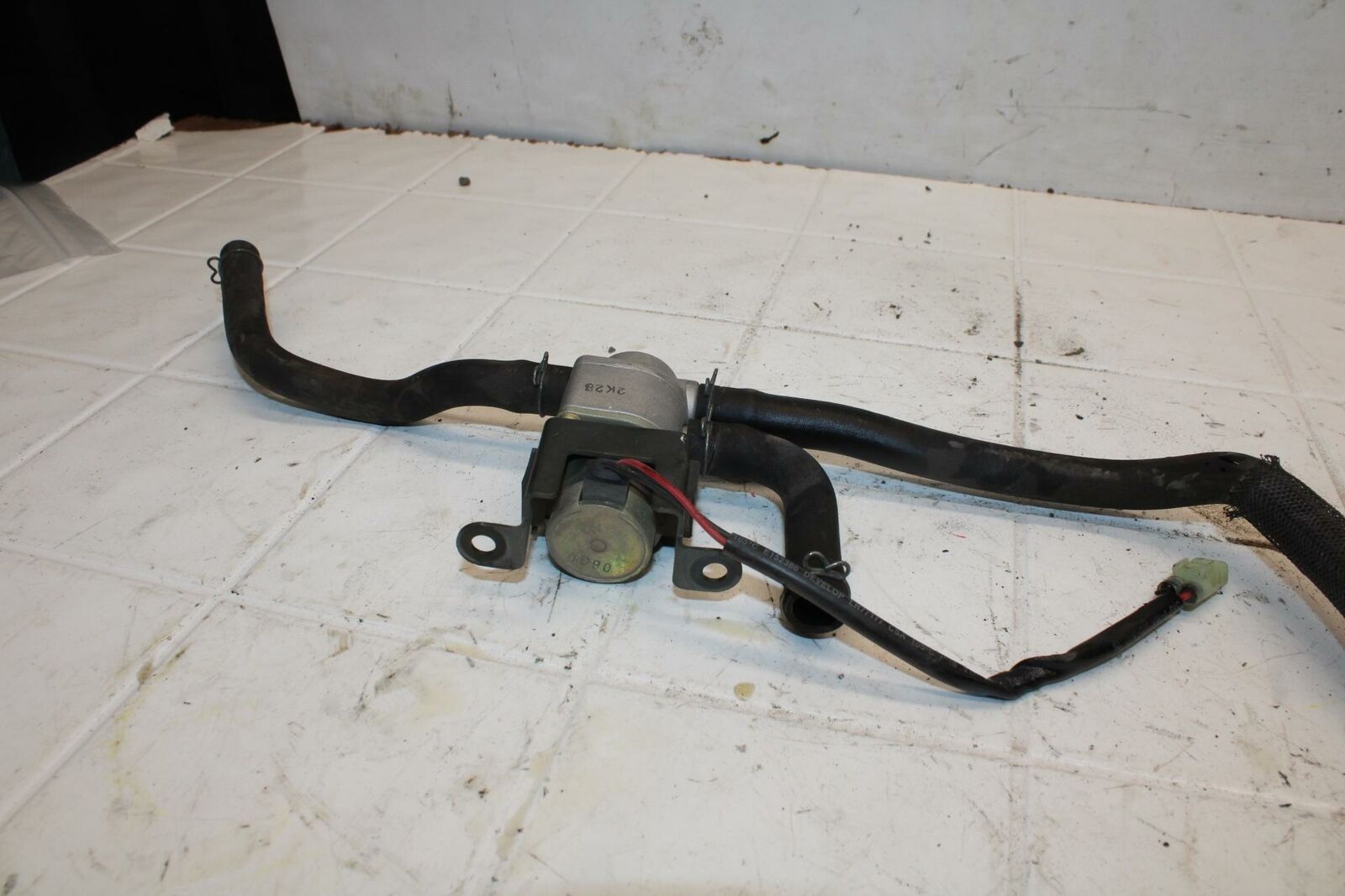 03-05 SUZUKI SV1000 AIR VALVE SOLENOID TOP ENGINE SWITCH SENSOR BB405