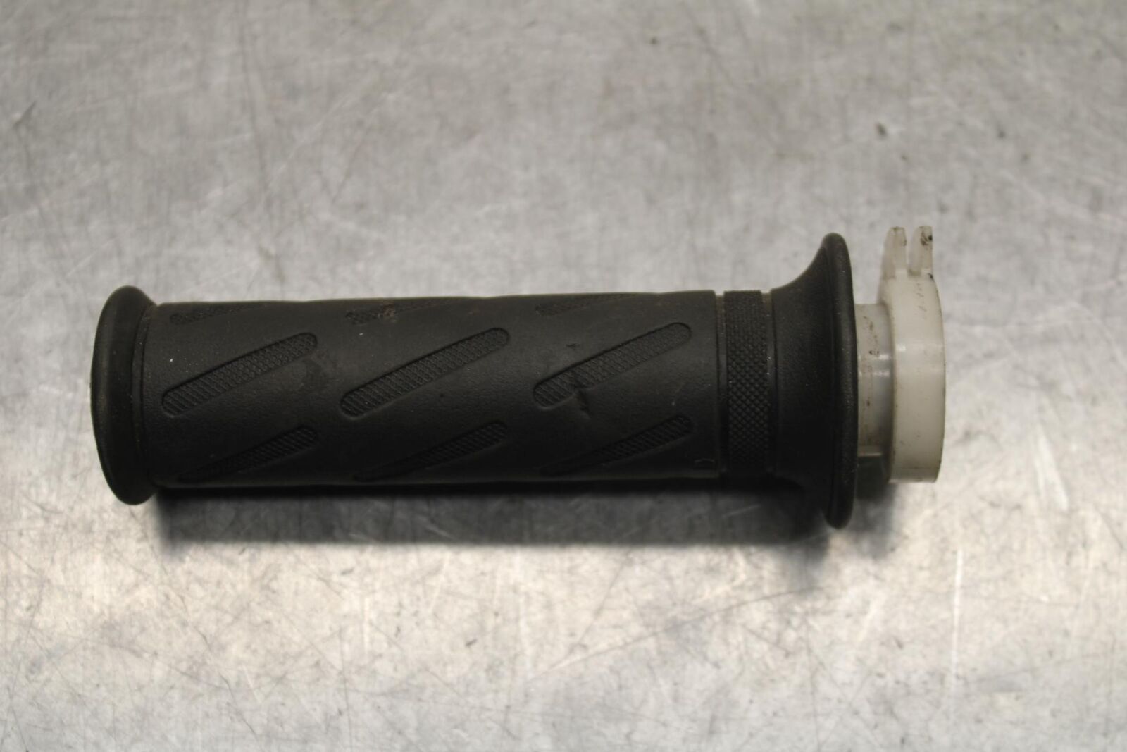 01-03 SUZUKI GSXR600 RIGHT THROTTLE GRIP BB639