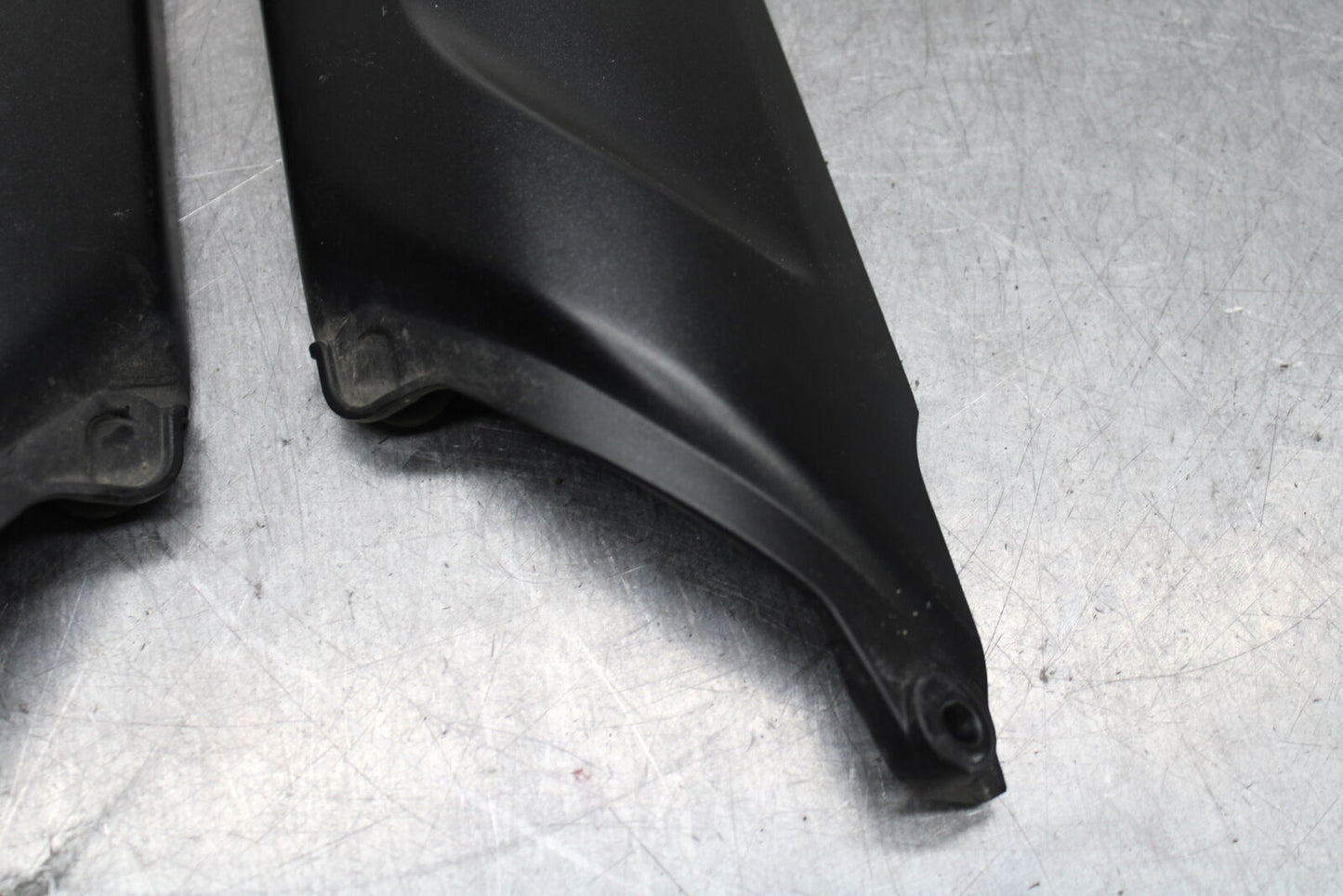 12-17 KAWASAKI ER-6N Z650 FRONT FORK GUARD COVER SET PAIR BB709