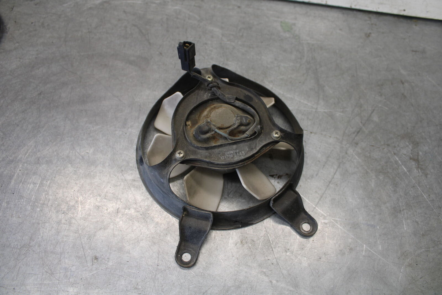 01-06 TRIUMPH TIGER 955I ENGINE RADIATOR COOLING FAN BB693
