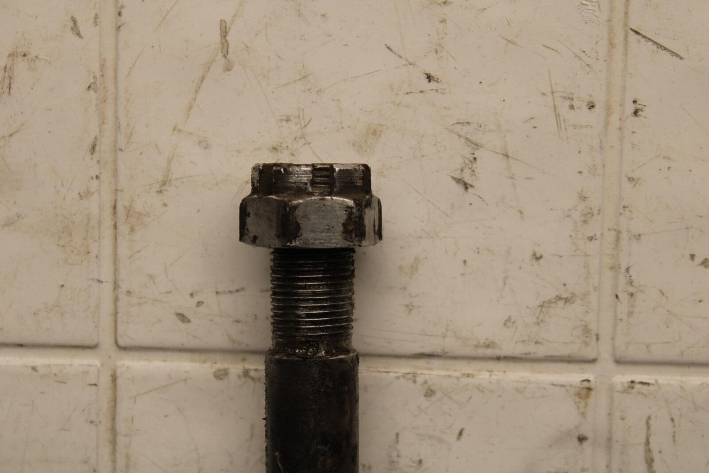 1979 Yamaha XS1100 REAR AXLE BACK WHEEL RIM BOLT AXEL 2H7-25381-00-00 BB572