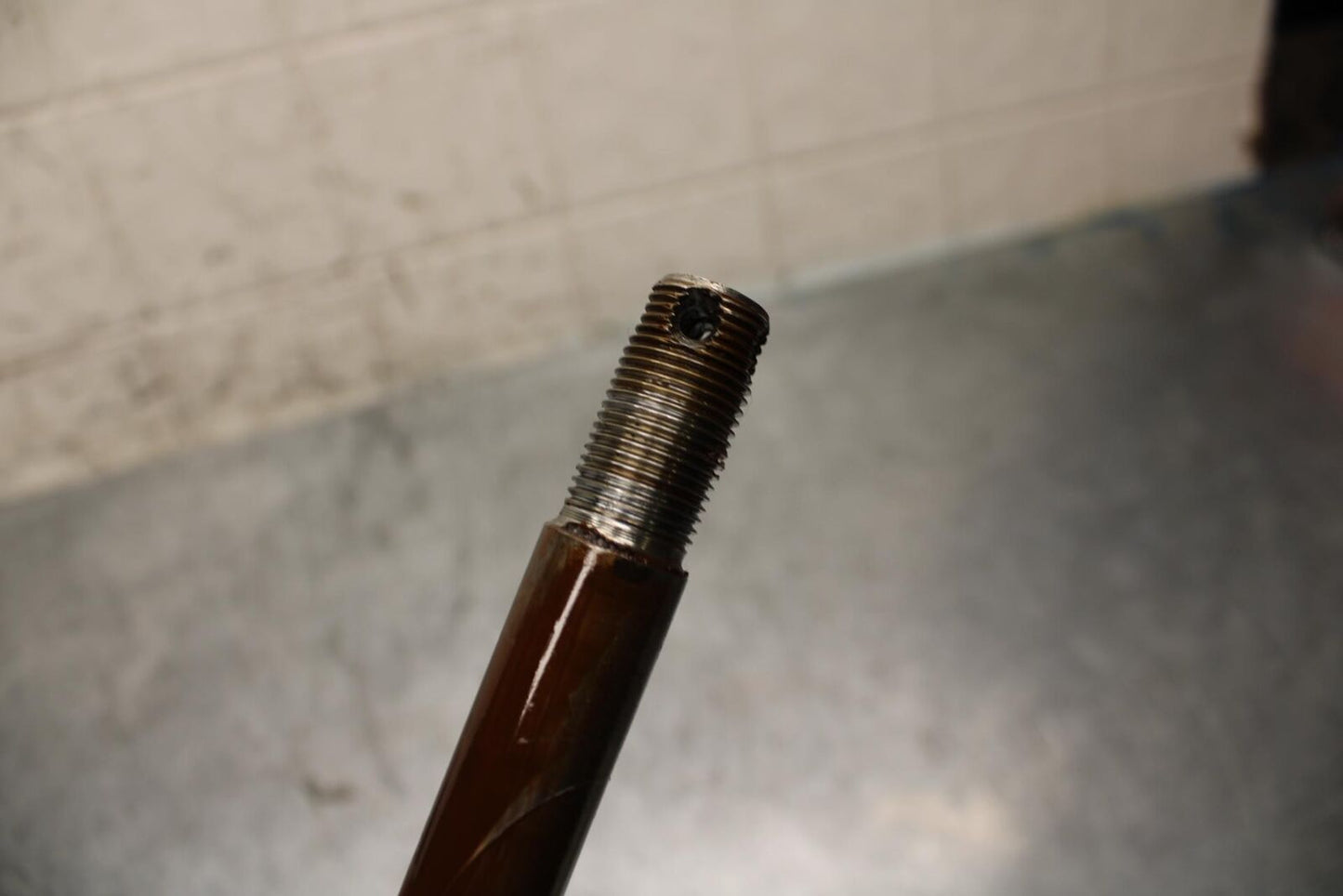 1977 Yamaha XS750 REAR AXLE BACK WHEEL RIM PIVOT BOLT AXEL 1J7-25381-00-00 BB554