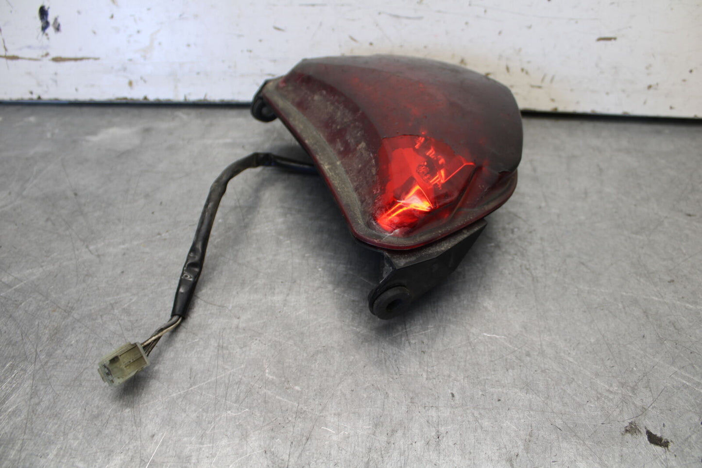 04-05 SUZUKI GSXR600 REAR TAIL TAILLIGHT BACK BRAKE LIGHT 35710-29G30 BB658