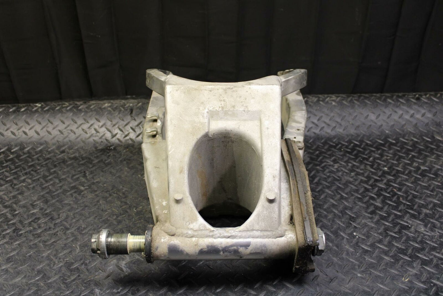 97 SUZUKI GSXR750 REAR SWINGARM BACK SUSPENSION SWING ARM BB187