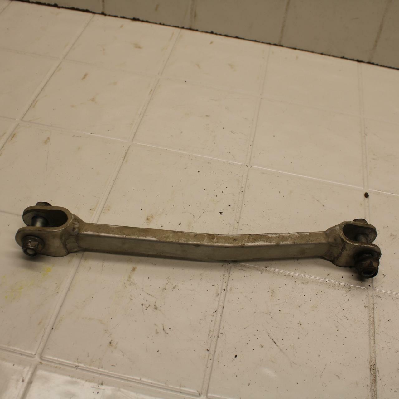 01-02 SUZUKI GSXR750 REAR BACK BRAKE TORQUE ROD SHAFT BAR BB402