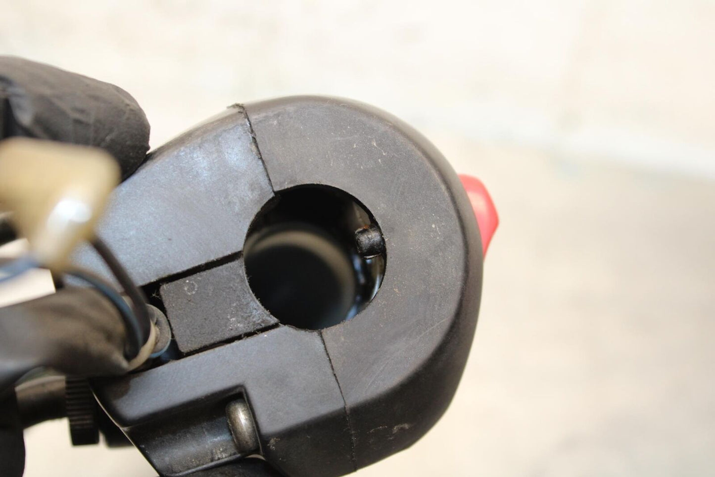 1997 Suzuki Bandit 1200 GSF1200S RIGHT THROTTLE GRIP BB559