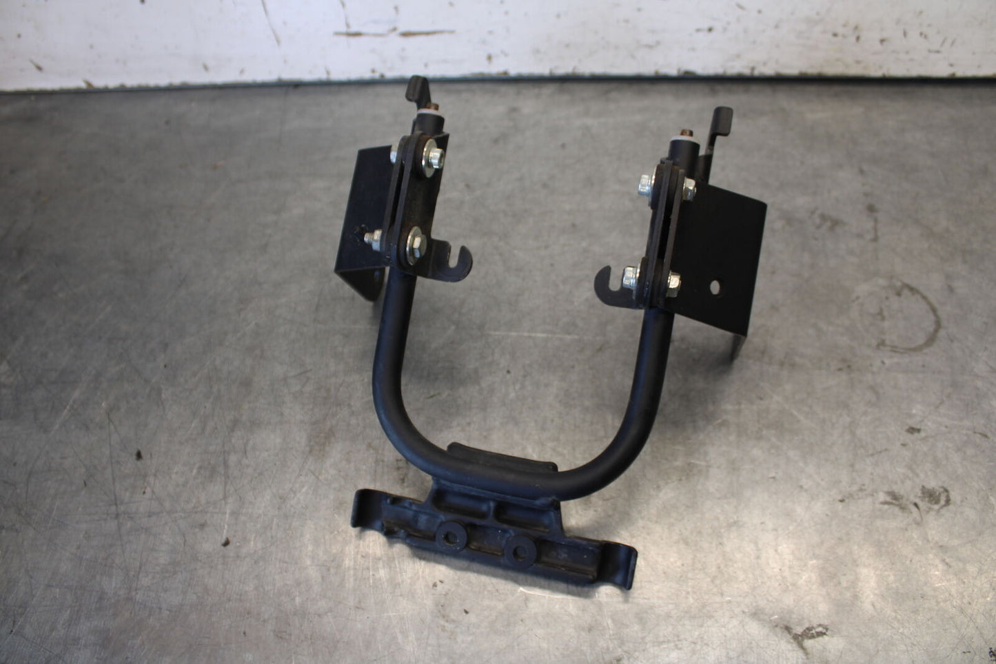 06-07 DUCATI MONSTER 695 REAR BACK TAIL LIGHT MOUNT BRACKET BB674