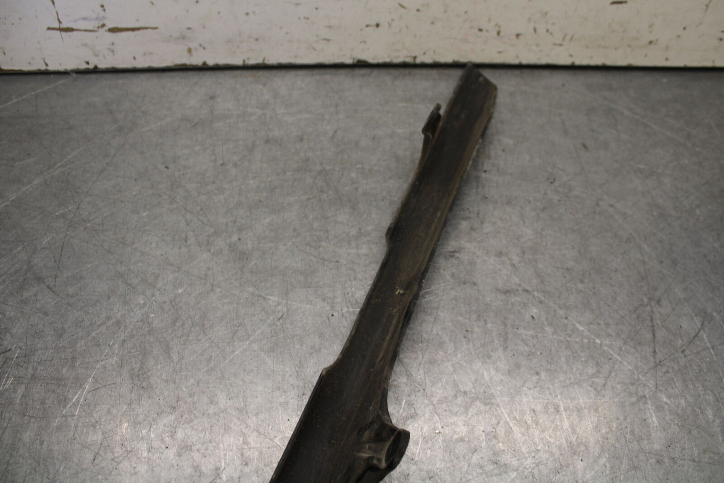 09-11 TRIUMPH DAYTONA 675 REAR BACK DRIVE CHAIN GUARD COVER SHIELD BB652