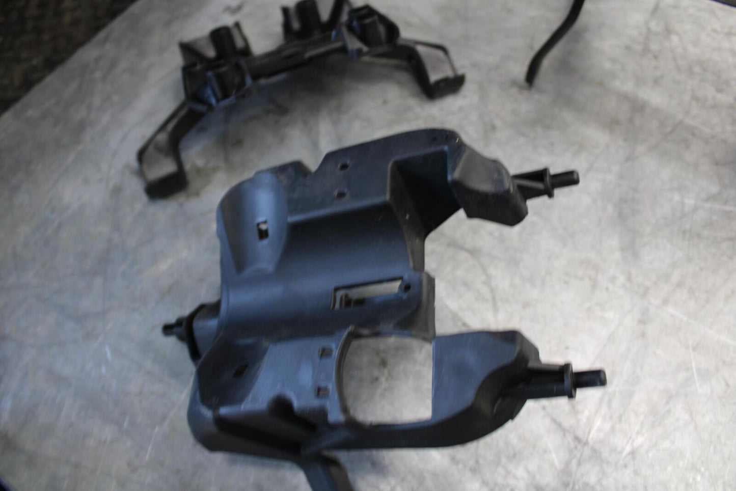 22-23 HUSQVARNA SVARTTPILEN 401 LIGHT TANK BRACKET LEFTOVER BB541