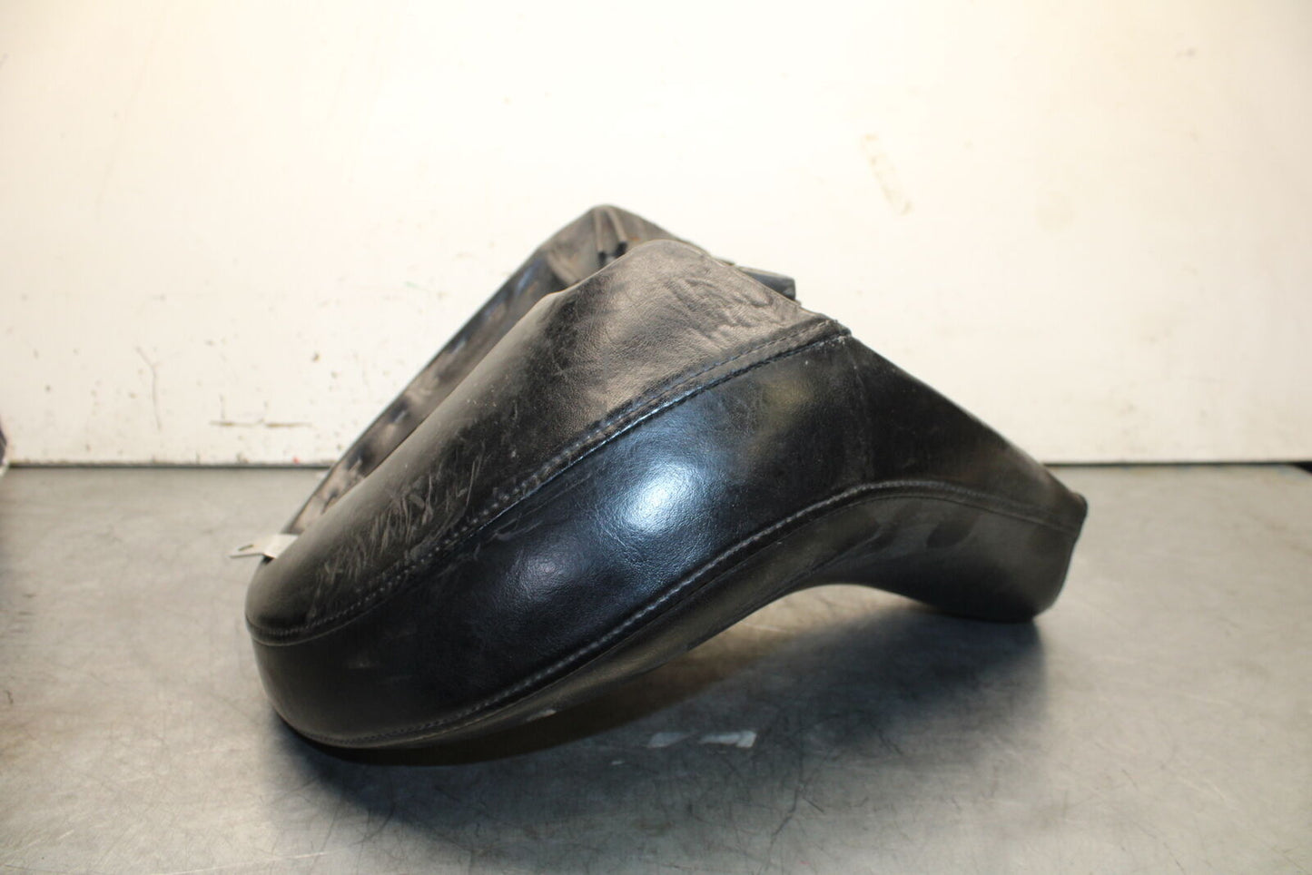 99-00 YAMAHA V STAR 1100 FRONT DRIVERS SEAT BB711