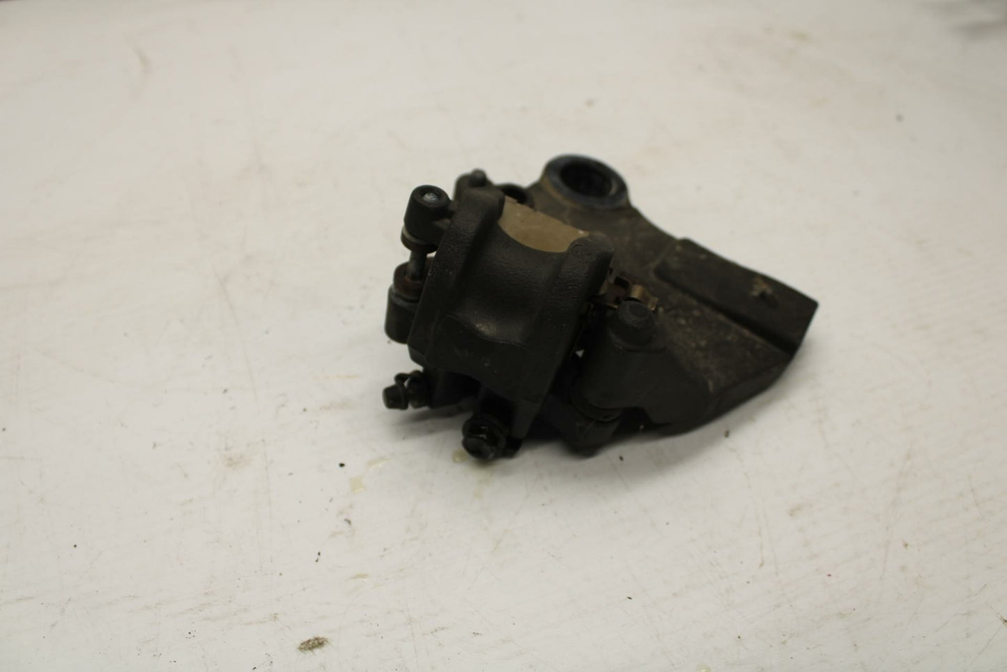 13-18 KAWASAKI NINJA ZX6R REAR BACK BRAKE CALIPER W MOUNT BRACKET BB353