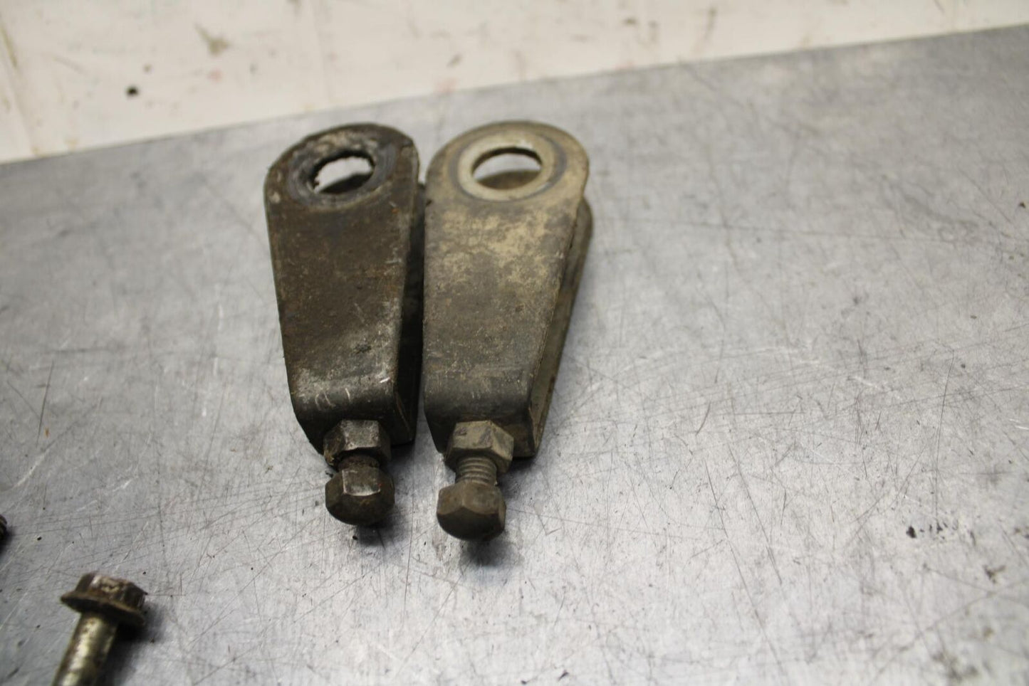 75 SUZUKI GT 550 SWINGARM CHAIN TENSIONER ADJUSTMENT BRACKETS BB72