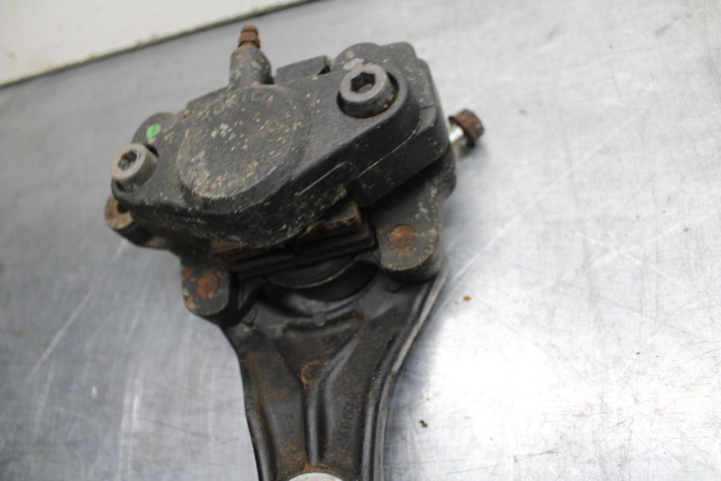 80-81 SUZUKI GS1000G REAR BACK BRAKE CALIPER W MOUNT BRACKET BB91