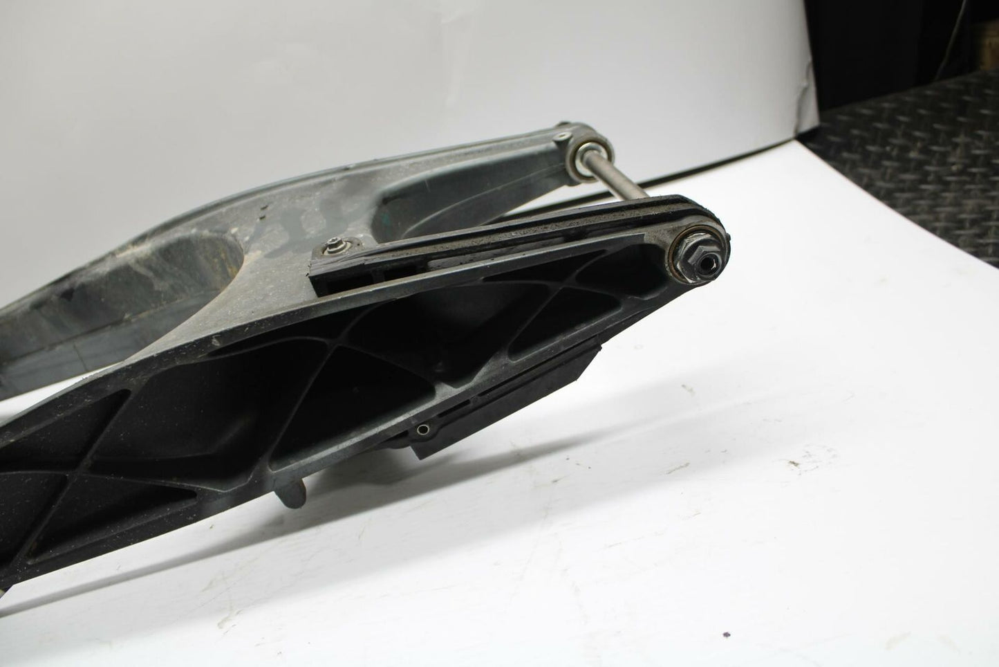 18-20 HUSQVARNA VITPILEN 401 REAR SWINGARM BACK SUSPENSION SWING ARM BB248