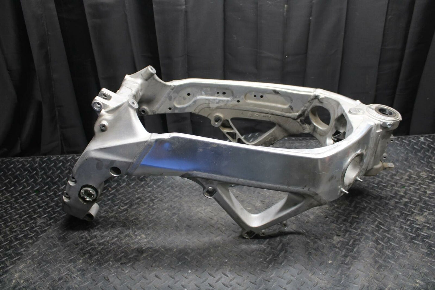 10-11 APRILIA RSV4 R FRAME CHASSIS BB202