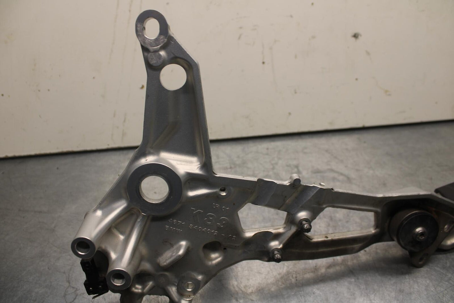 20-23 BMW F900R RIGHT REARSET REAR SET DRIVER FOOT PEG BRACKET BB603