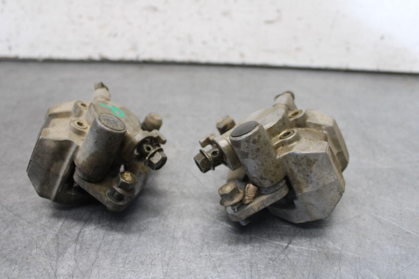 01-05 YAMAHA RAPTOR 660R LEFT RIGHT FRONT BRAKE CALIPER BB695