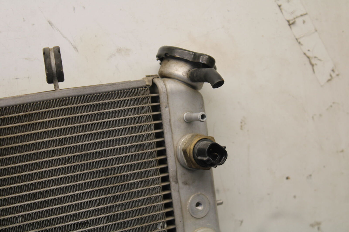 04-05 SUZUKI GSXR600 ENGINE RADIATOR COOLING RADIATER 17710-29G00 BB658