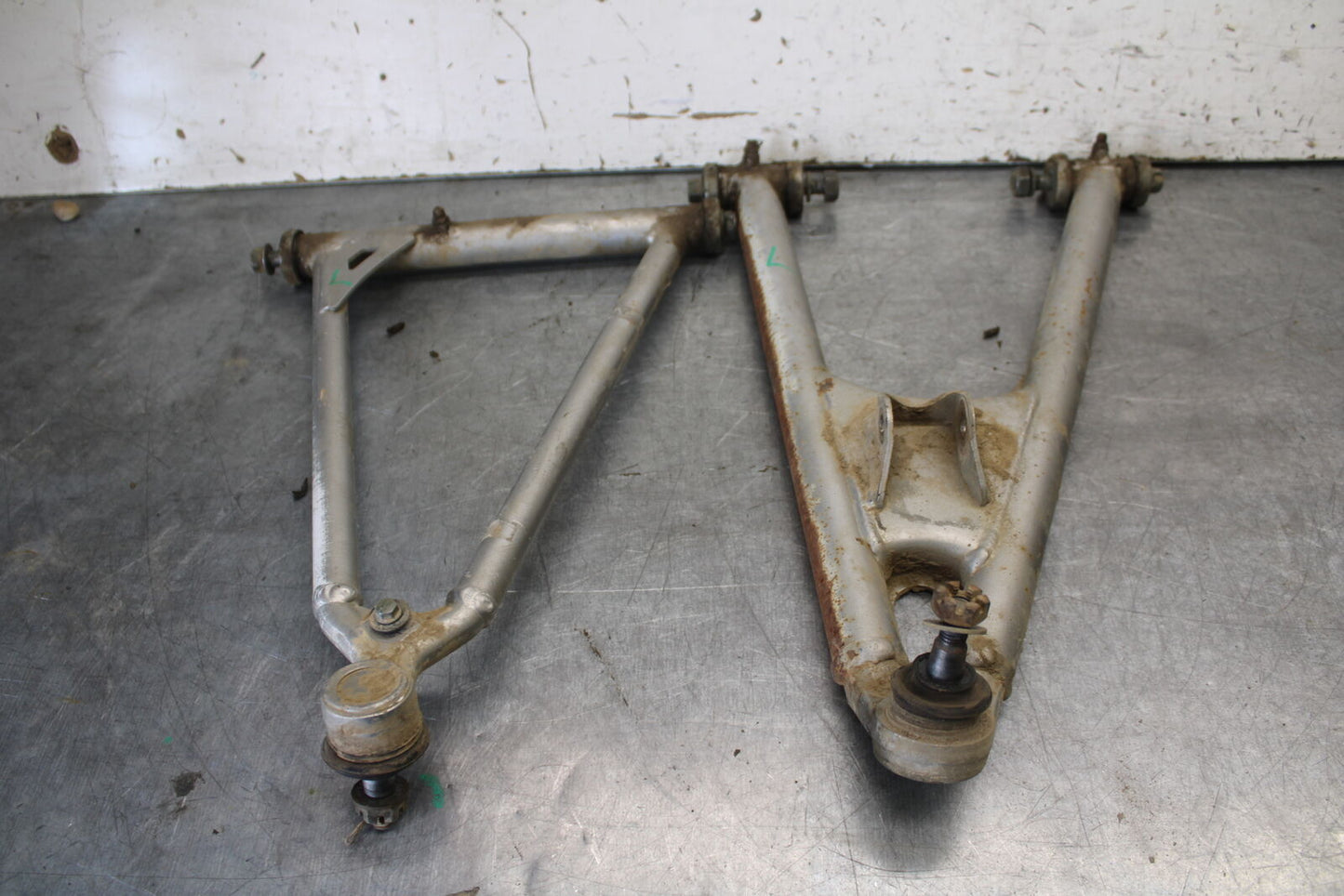 01-05 YAMAHA RAPTOR 660R FRONT LOWER UPPER LEFT CONTROL A ARMS BB695